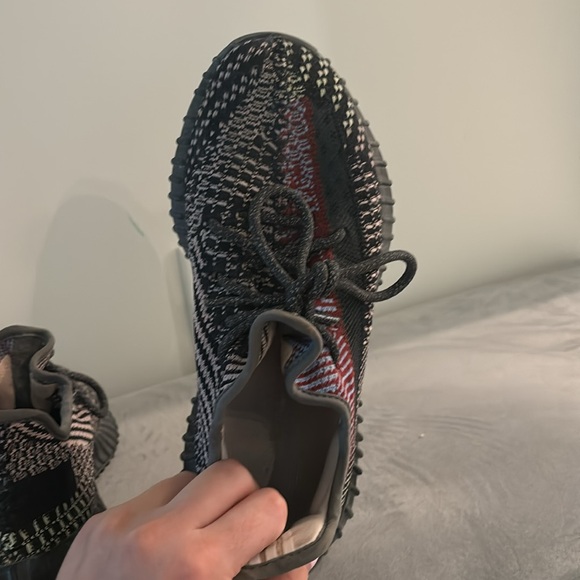 Women's Yeezy size US 6! Purchased originally from GOAT - Picture 5 of 5
